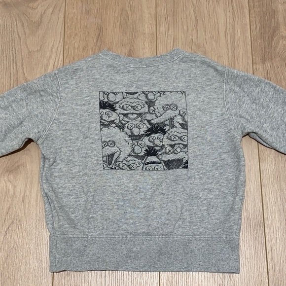 Kids KAWS x Uniqlo Sweatshirt - Picture 3 of 6